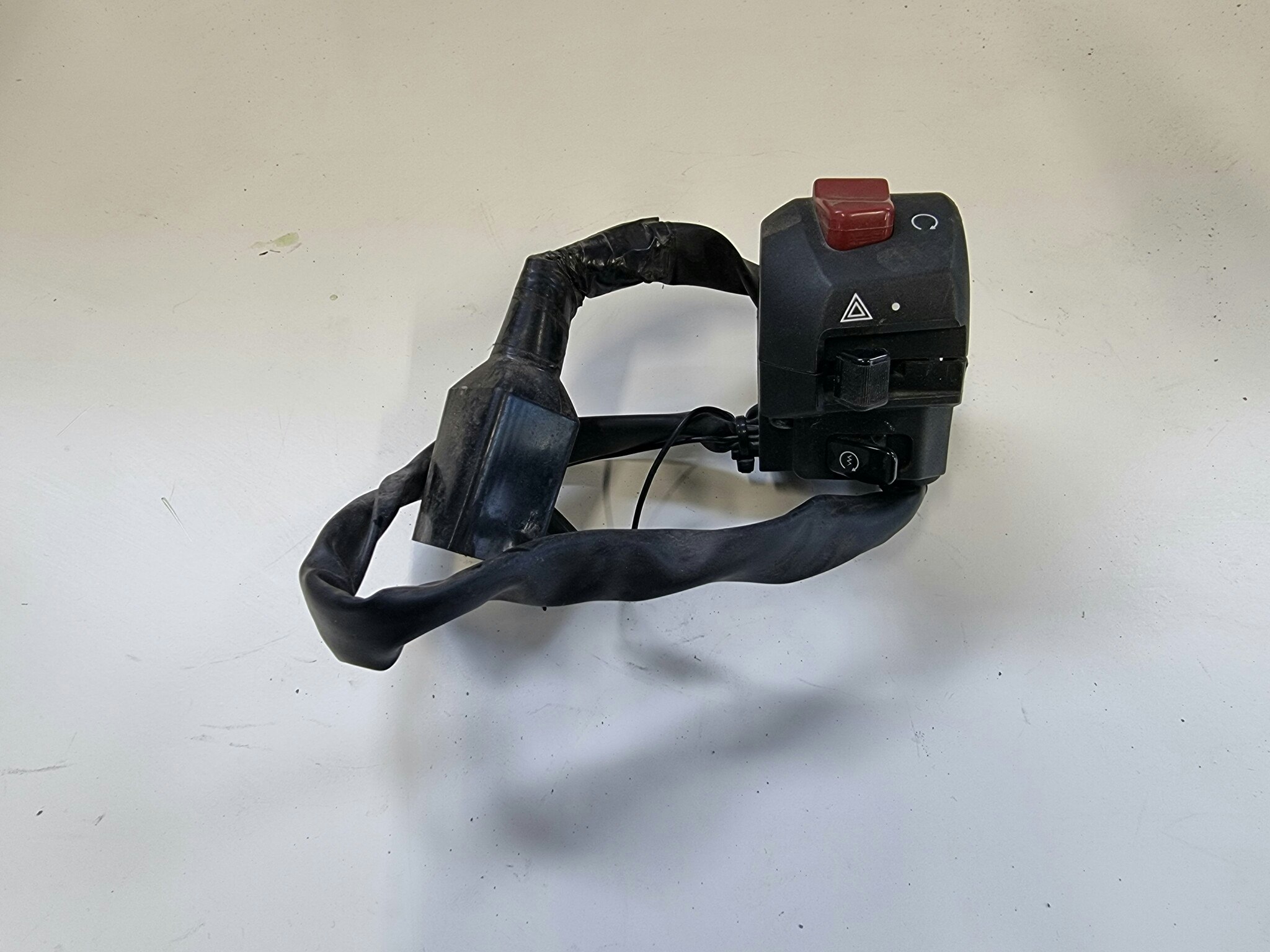 Suzuki GSX-R 125 Starter bryter Høyre / Starter Switch Right