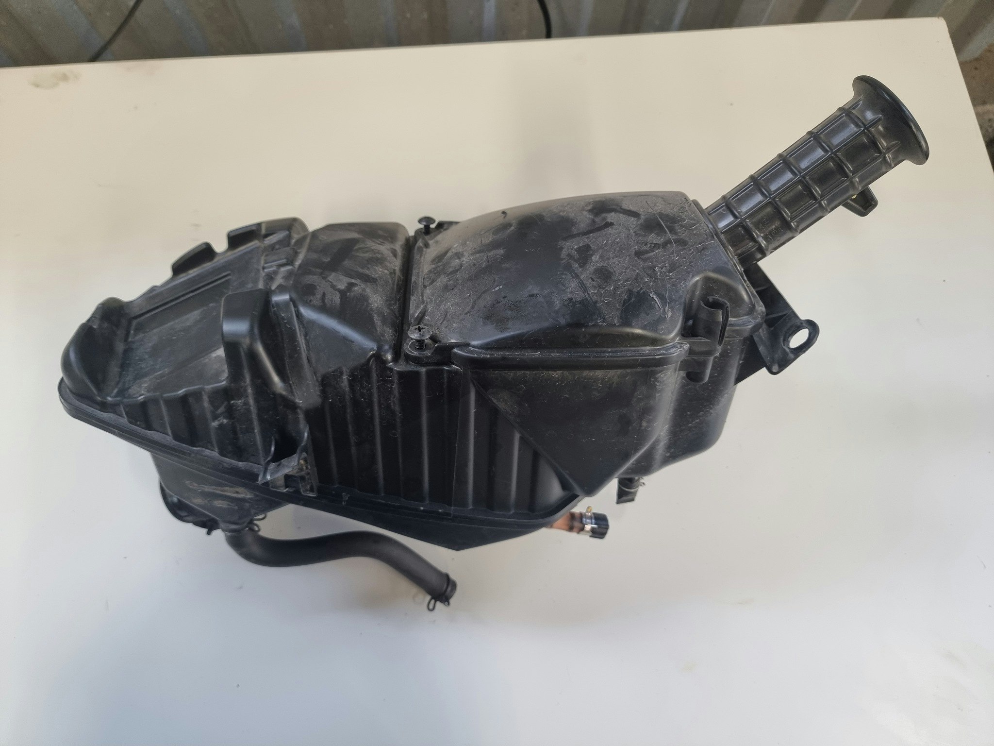 Honda CB125R  Airbox