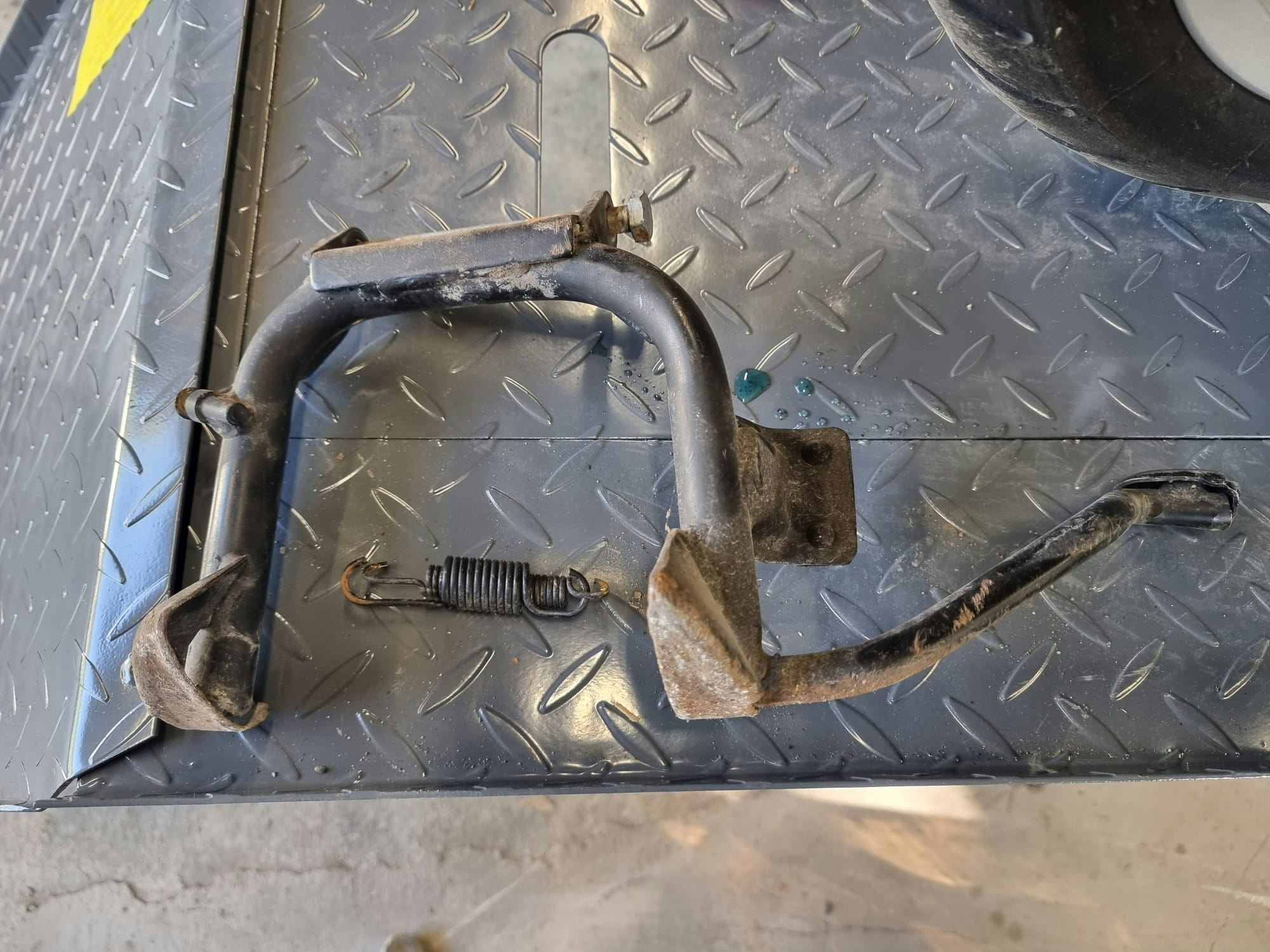 Vespa Primavera 50 4T  midtstøtte / center stand