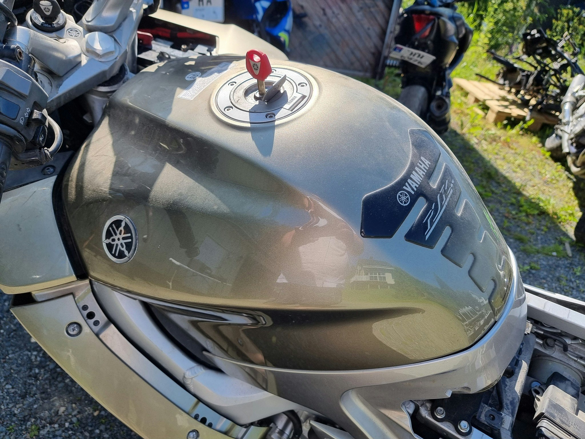 Yamaha FJR tank