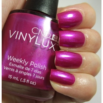 CND Magenta Mischeif #209 VINYLUX, 15 ml