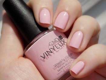 CND Pink Pursuit #215 VINYLUX, 15 ml