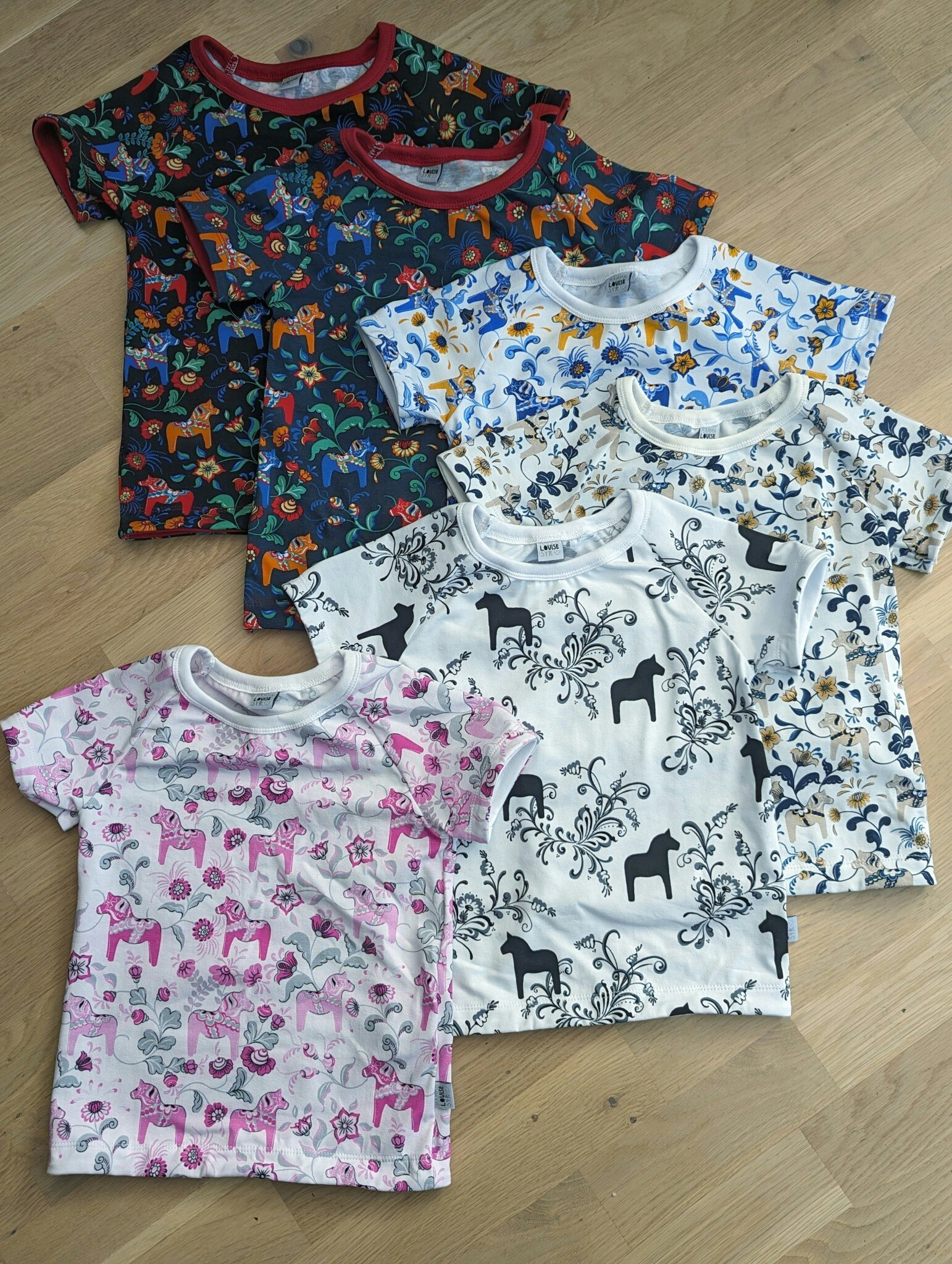 Ekologisk T-shirt/Tröja med Dalahästar