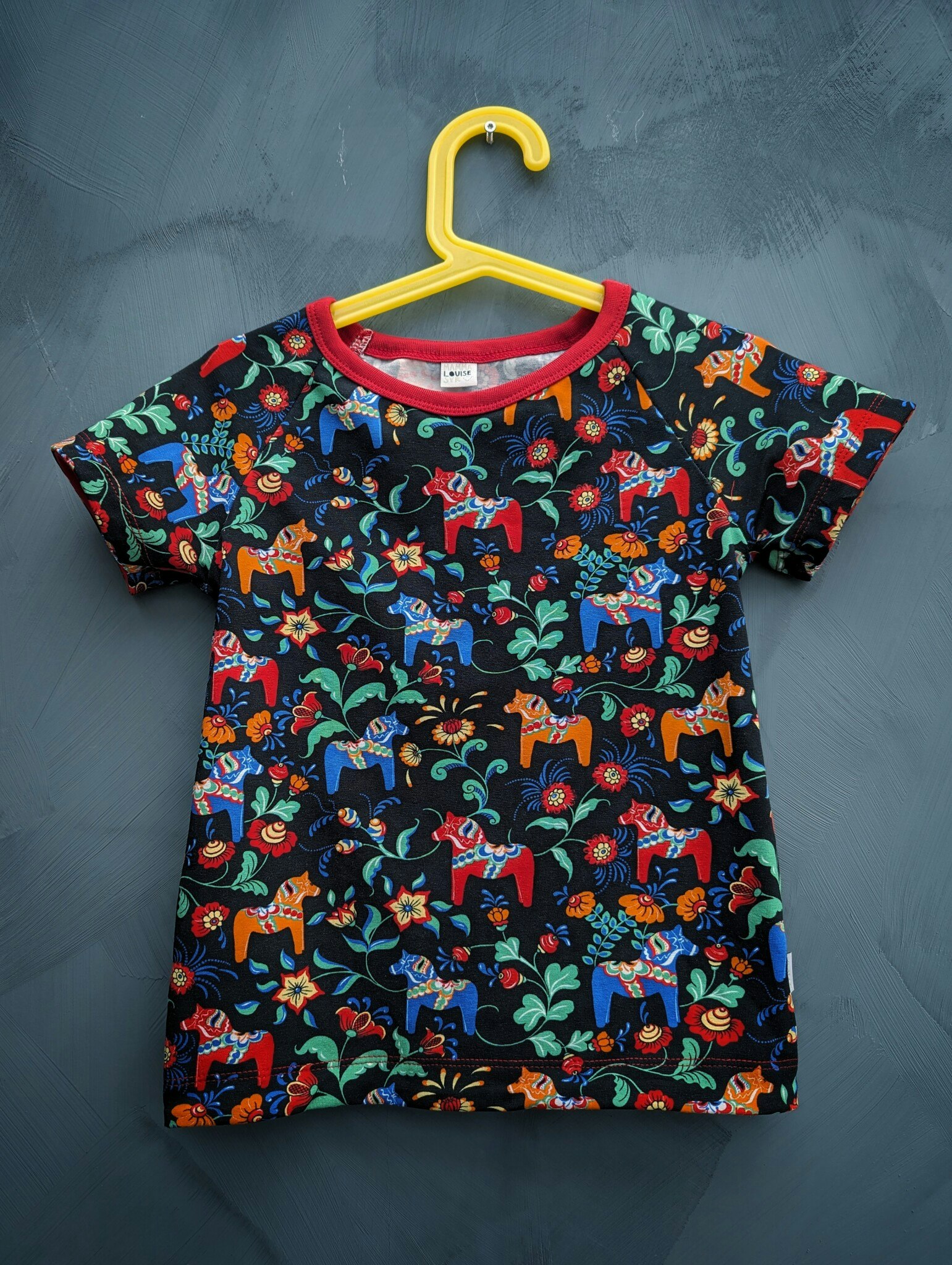 Ekologisk T-shirt/Tröja med Dalahästar