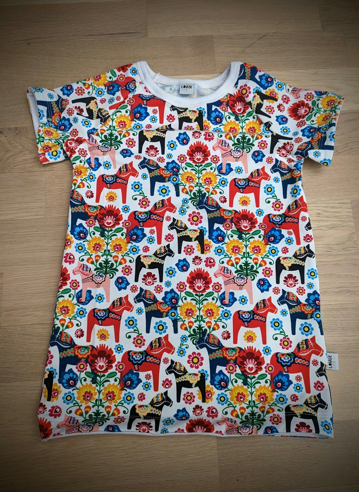 Ekologisk T-shirt/Tröja med Dalahästar