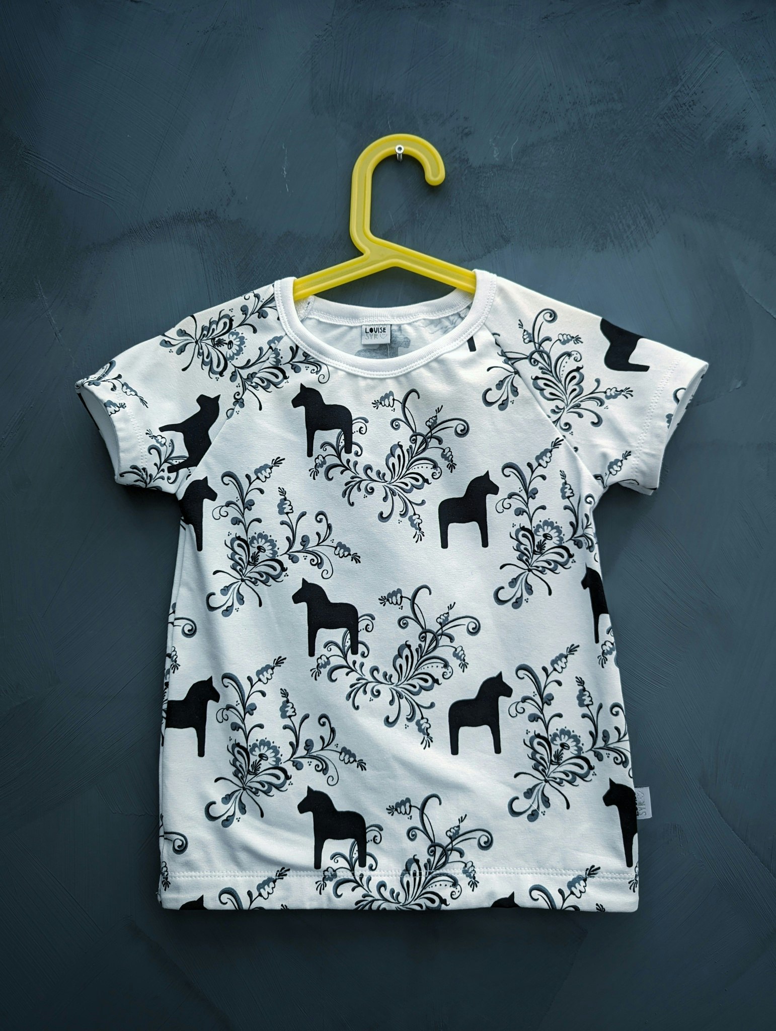 Ekologisk T-shirt/Tröja med Dalahästar