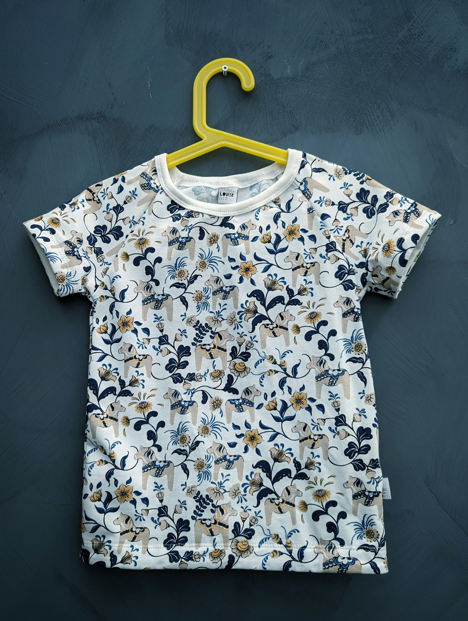 Ekologisk T-shirt/Tröja med Dalahästar