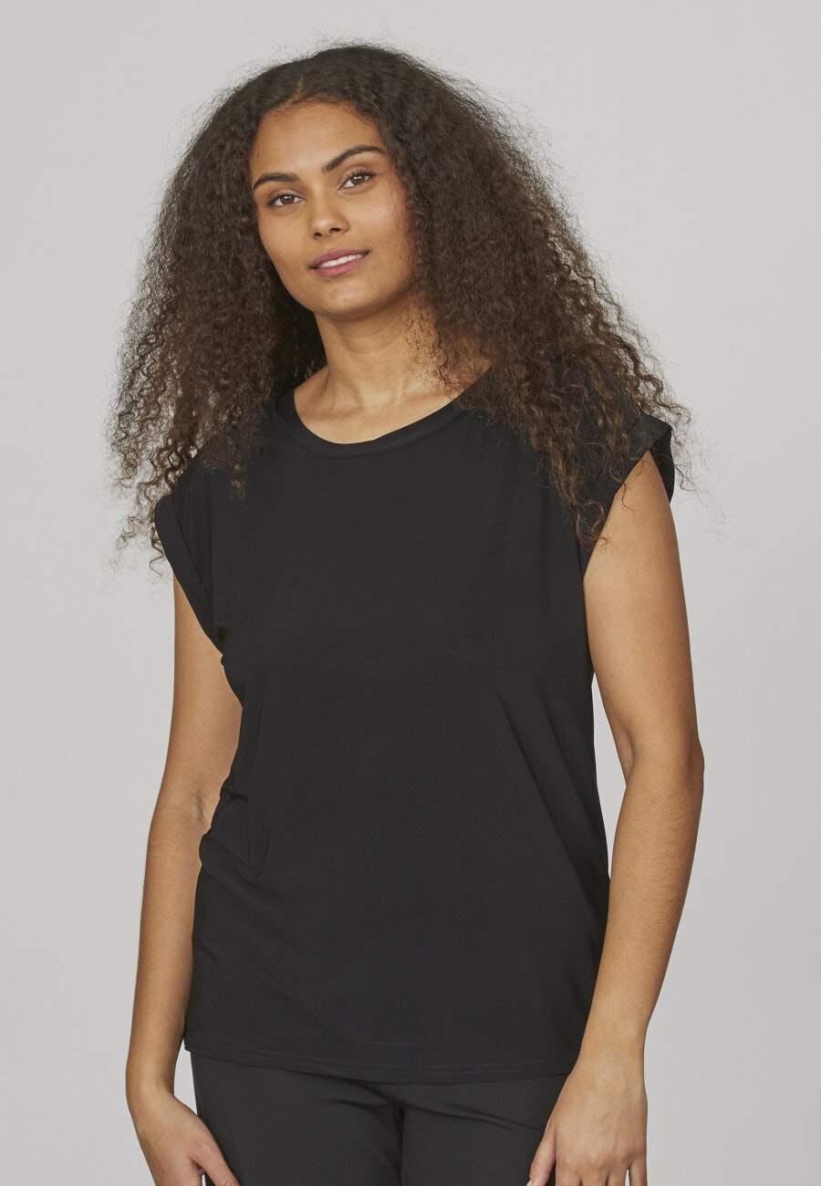 Low t-shirt
