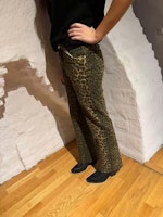 Leopardmönstrad byxa