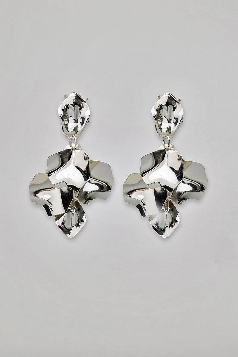 Leaf earrings metallic