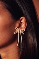 Pearl bow earrings