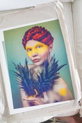Bär upp annan ananas