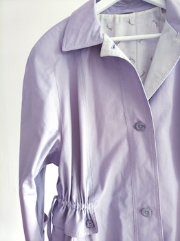 Syrénlila trenchcoat med golffoder