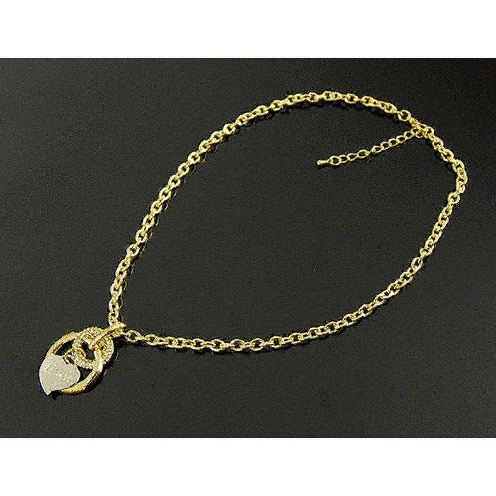 Vackert halsband med ett hjärta
