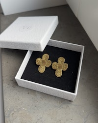 Blom örhängen Guld