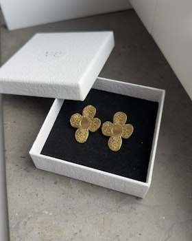 Blom örhängen Guld