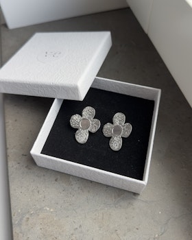 Blom örhängen Silver