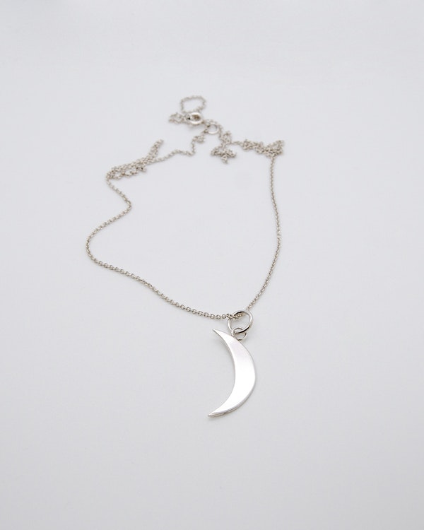 Silverhalsband måne - Edie May Jewellery
