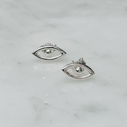 Eye-stud - litet örhänge i återvunnet silver