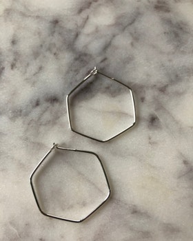 Hexagon - lätta örhängen i återvunnet silver