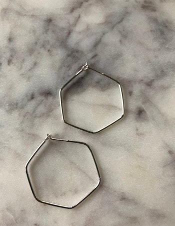 Hexagon - lätta örhängen i återvunnet silver
