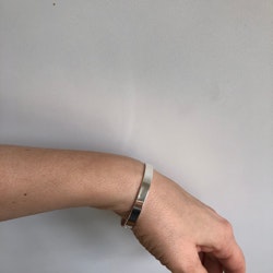 Medium - handgjort armband i återvunnet silver