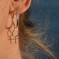 Venus Hoops - örhängen i silver med kvinnosymbol