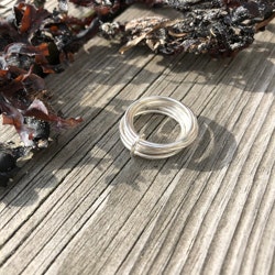 Intertwined - handtillverkad ring i återvunnet silver
