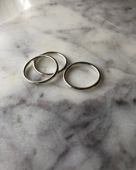 Simple 2.0 -  enkel klassisk ring i återvunnet silver