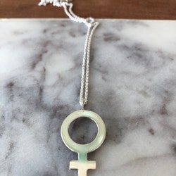 Venus - handgjort halsband i återvunnet silver med kvinnosymbol