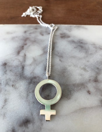 Venus - handgjort halsband i återvunnet silver med kvinnosymbol
