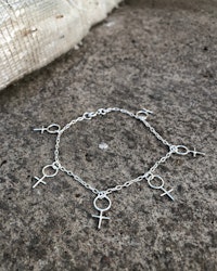 Sisterhood multi - handtillverkat silverarmband med kvinnosymboler