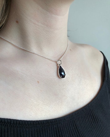 Iolit - handgjort halsband i återvunnet silver