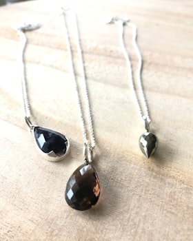 Smokey - handgjort halsband i återvunnet silver