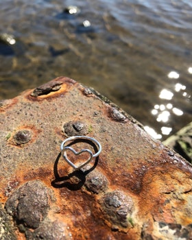 Heart small - handgjord ring i återvunnet silver