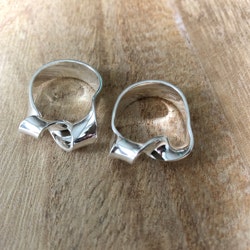 Twist - handtillverkad ring i återvunnet silver