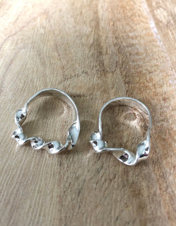 Twist small - handtillverkad ring i återvunnet silver