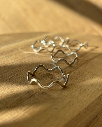 Wave - ring i återvunnet silver