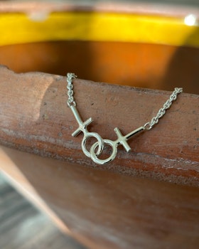 Sisterhood small- handtillverkat silverarmband med kvinnosymboler