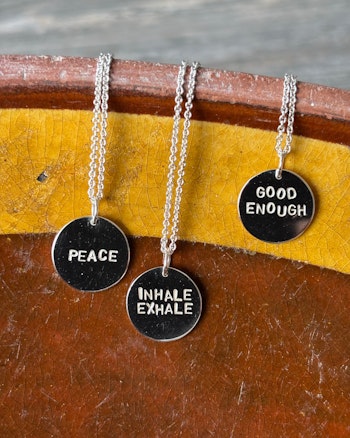 Text Silver plate necklace round - handgjort halsband av återvunnet silver