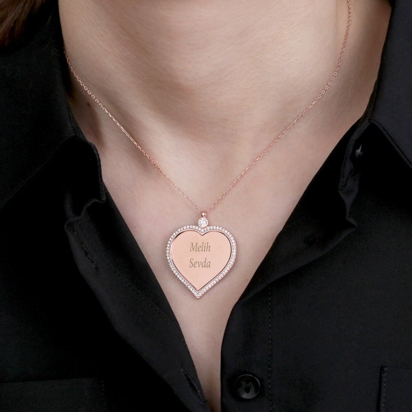 Halsband med stort hjärta med Kubisk Zirkonia och gravyr - Namnet.nu  Specialbeställ exklusiva smycken