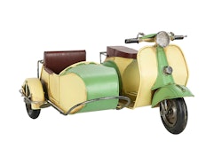 Vintage Vespa Motorcykel med Sidovagn i Plåt Grön Gul A Lot Decorations Dekoration till Barnrummet