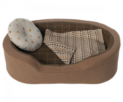 Maileg Cosy Basket Medium - Hund/Kattbädd med Kudde och Filt Brun