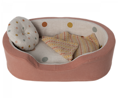 Maileg Cosy Basket Medium - Hund/Kattbädd med Kudde och Filt Corall
