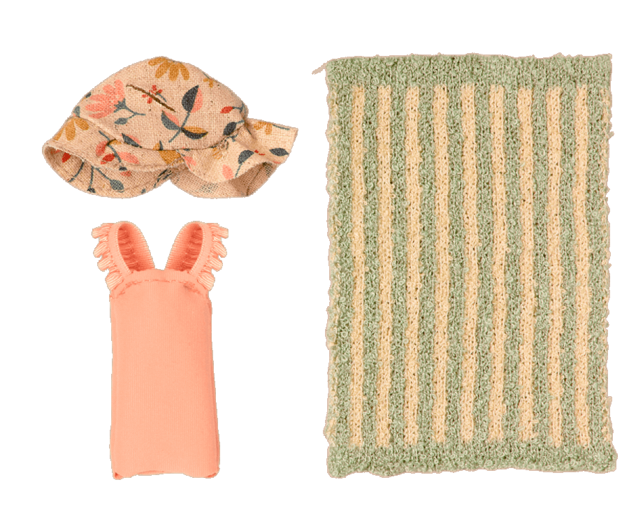 Maileg Strandset till Storasyster Mus med Rosa Baddräkt med Volang Handduk och Blommig Solhatt
