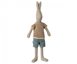 Maileg Kanin Strl 3 - Rabbit med Brun Stickad Randig Tröja och Blå Shorts