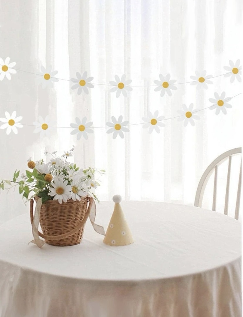 Girlang med Vita Blommor - Kalasdekoration Blomstergirlang