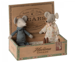 Maileg Mormor & Morfar Mus i Bäddad Cigarrlåda
