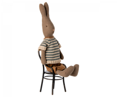 Maileg Brun Kanin Storlek 1 - Rabbit med Randig Stickad Tröja och Bruna Byxor