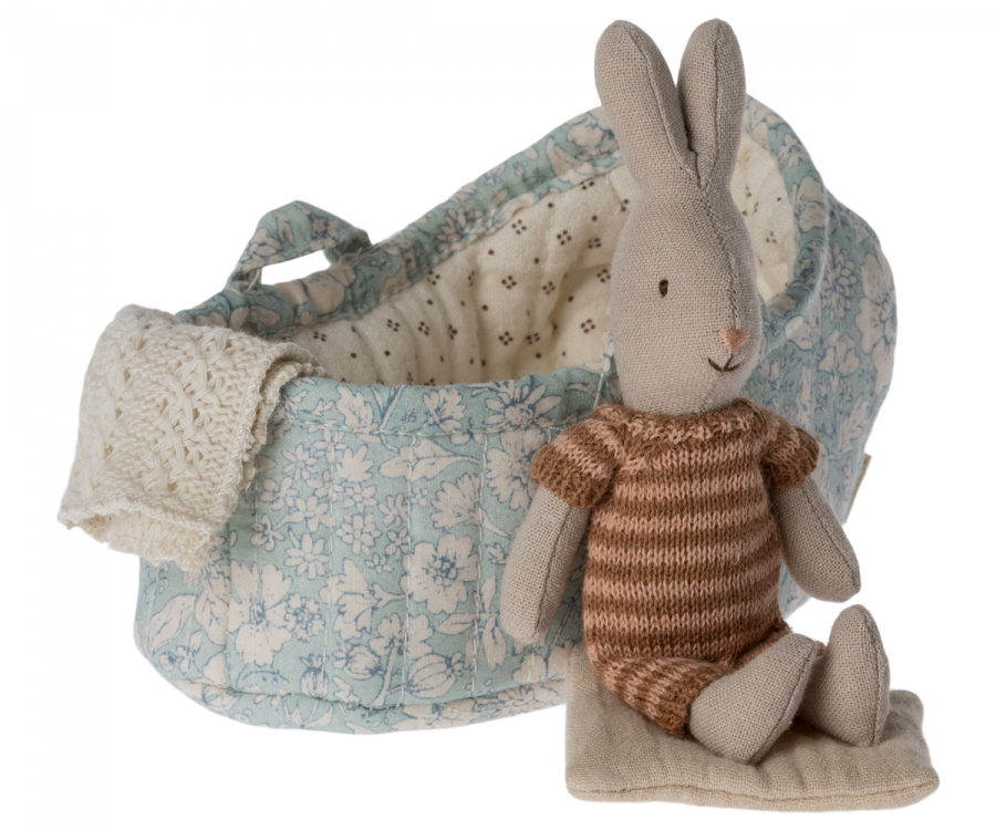 Maileg Micro Rabbit i Carrycot - Brun Kaninbebis i Blå Liggdel